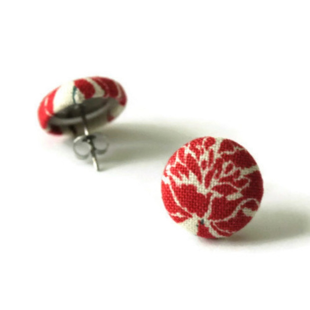ETSY red rose button earrings 🌹